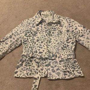 Beautiful lightweight patterned jacket. Woman size small great condition.